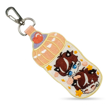 Material bordado de tela sembrado cadena llave llave de bordado de anime lindo